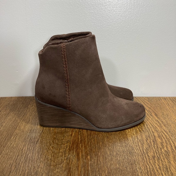NWT Toms Joanna Suede Wedge Bootie Women’s Size 9 Chocolate Brown - Picture 1 of 10